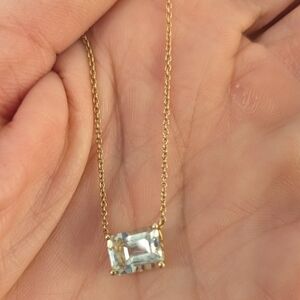 16" 10kt yellow gold and peridot (?) necklace